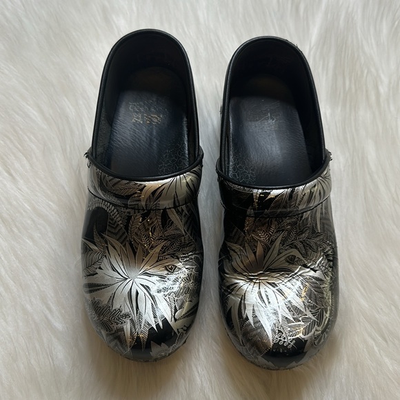 Dansko xp 2.0 Clog Metallic Jungle Sz Eur 38 US 7.5 or 8 - Picture 2 of 7